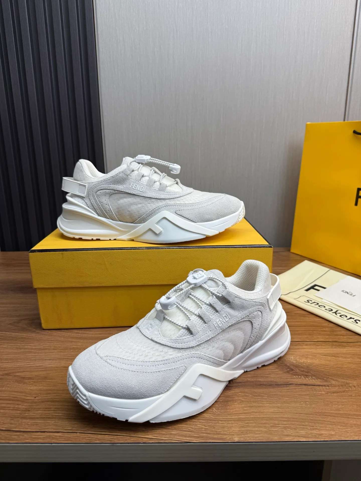 Men's men's shoes 💰560💰 Fendi [Fendi] hot style is on the market 🔥Fashionable casual men's shoes 🔱 Made of original brand fly knit fabric. Original cowhide + breathable mesh lining + sheepskin feet. Perfect shape and top quality, you deserve it 🔜Original rubber outsole, ultra-light, non-slip and wear-resistant 👣 Standard size 38-44